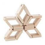 Star made out of natural wood building blocks_Building set "Smarty"
