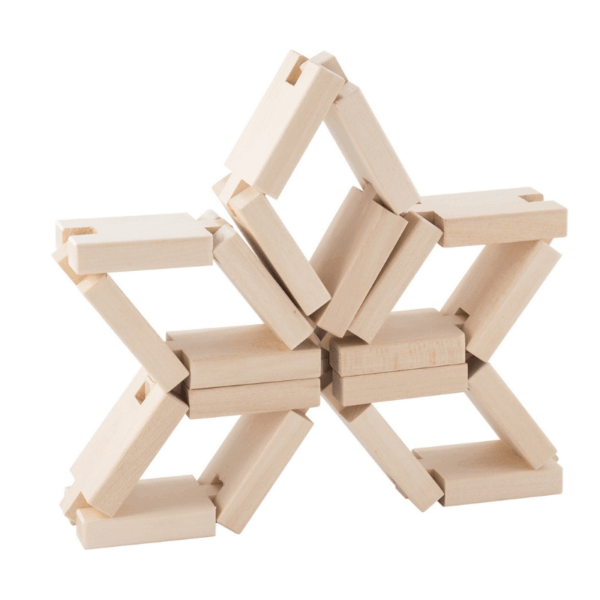 A Star built from wooden building blocks - Smarty